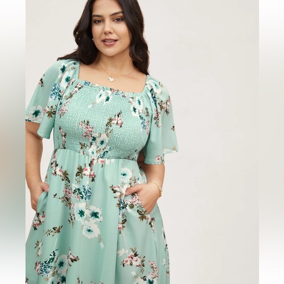 BloomChic Plus Size 3XL Floral Square Neck Ruffles Pocket Shirred Split Dress - Picture 3 of 7